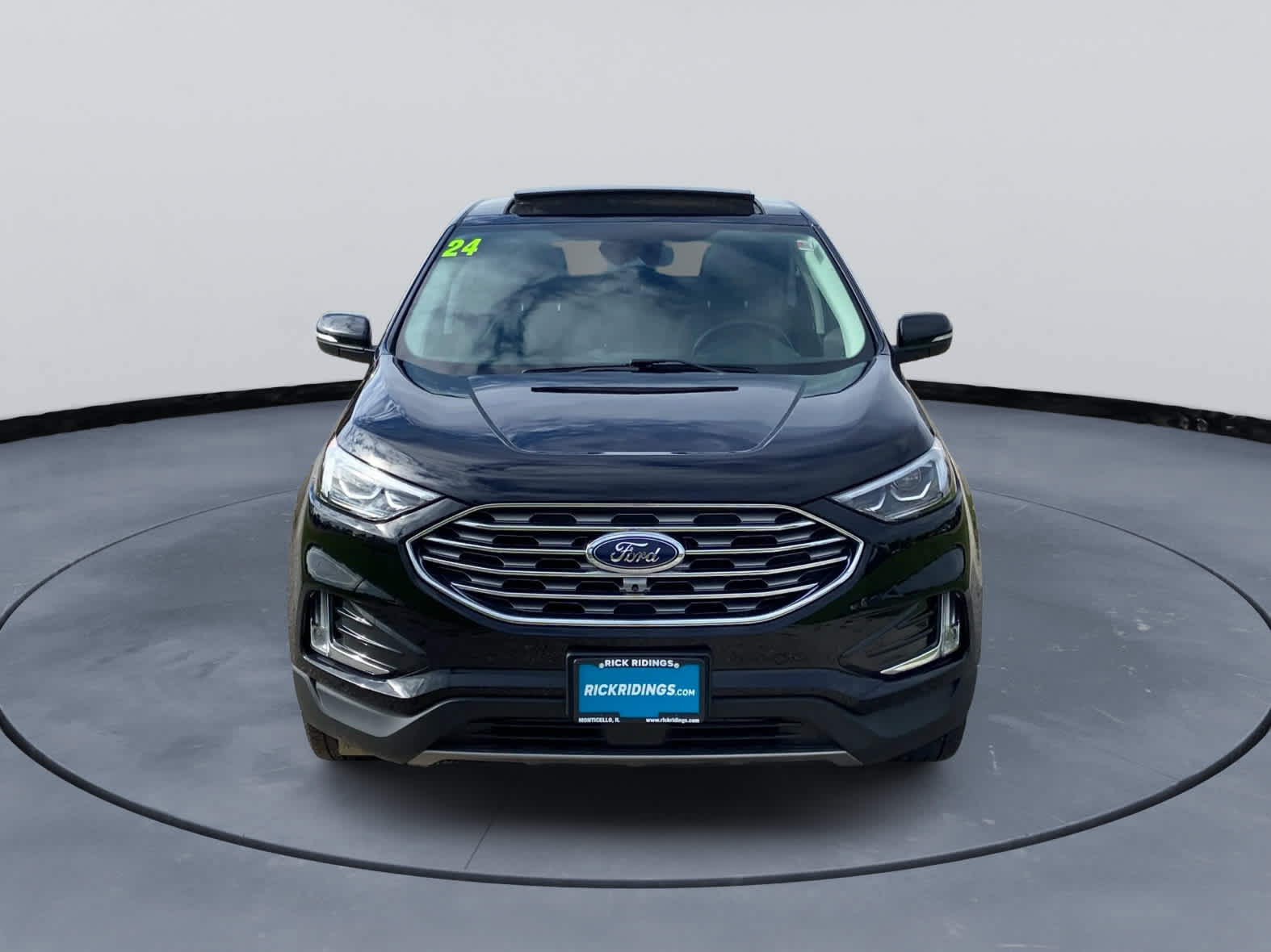 Used 2024 Ford Edge Titanium w/ Equipment Group 301A AWD/4WD image 2
