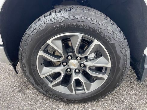 Used 2024 Chevrolet Silverado 1500 LT image 38