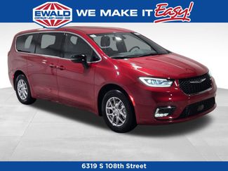 New 2026 Chrysler Pacifica Select video 1