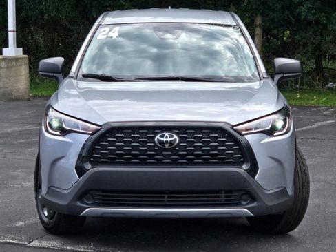 Used 2024 Toyota Corolla Cross L image 3