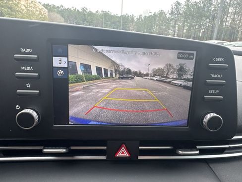 Used 2025 Hyundai Elantra SE image 29