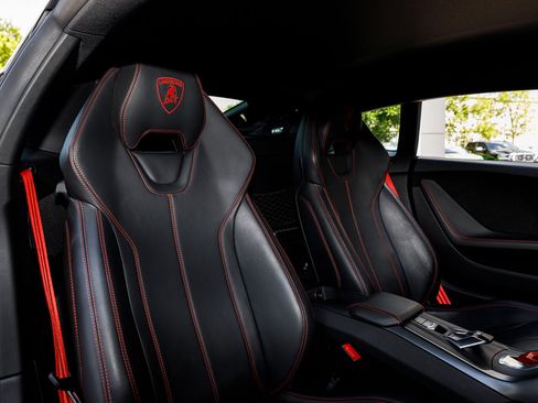 Used 2022 Lamborghini Huracan EVO RWD image 17