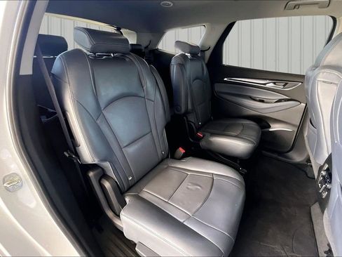 Used 2018 Buick Enclave Essence AWD/4WD image 19