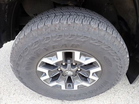 Certified 2023 Toyota Tacoma TRD Off-Road image 9