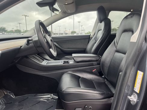 Used 2022 Tesla Model Y Long Range AWD/4WD image 30
