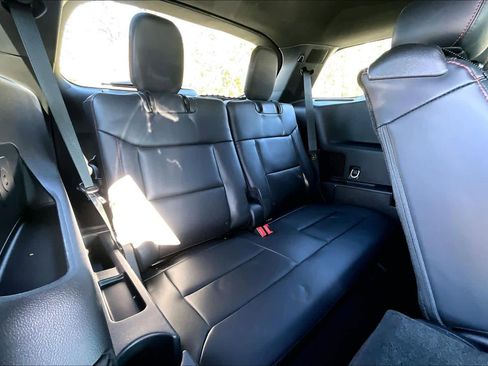 Used 2025 Ford Explorer ST-Line w/ Premium Package image 23