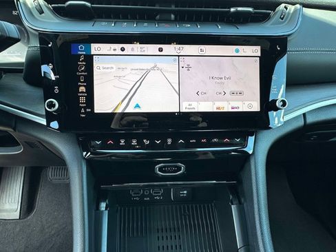 New 2026 Jeep Grand Cherokee L Limited w/ Luxury Tech Group II AWD/4WD image 9