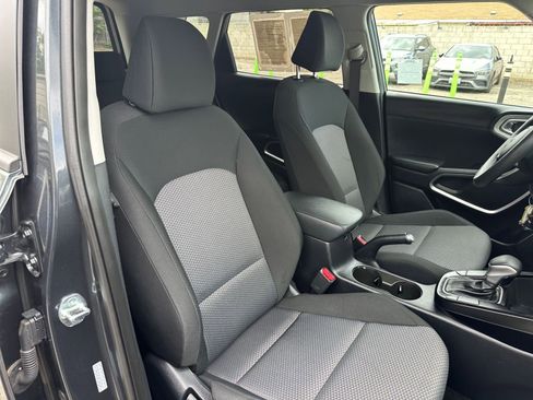 Used 2025 Kia Soul LX w/ LX Technology Package FWD image 34