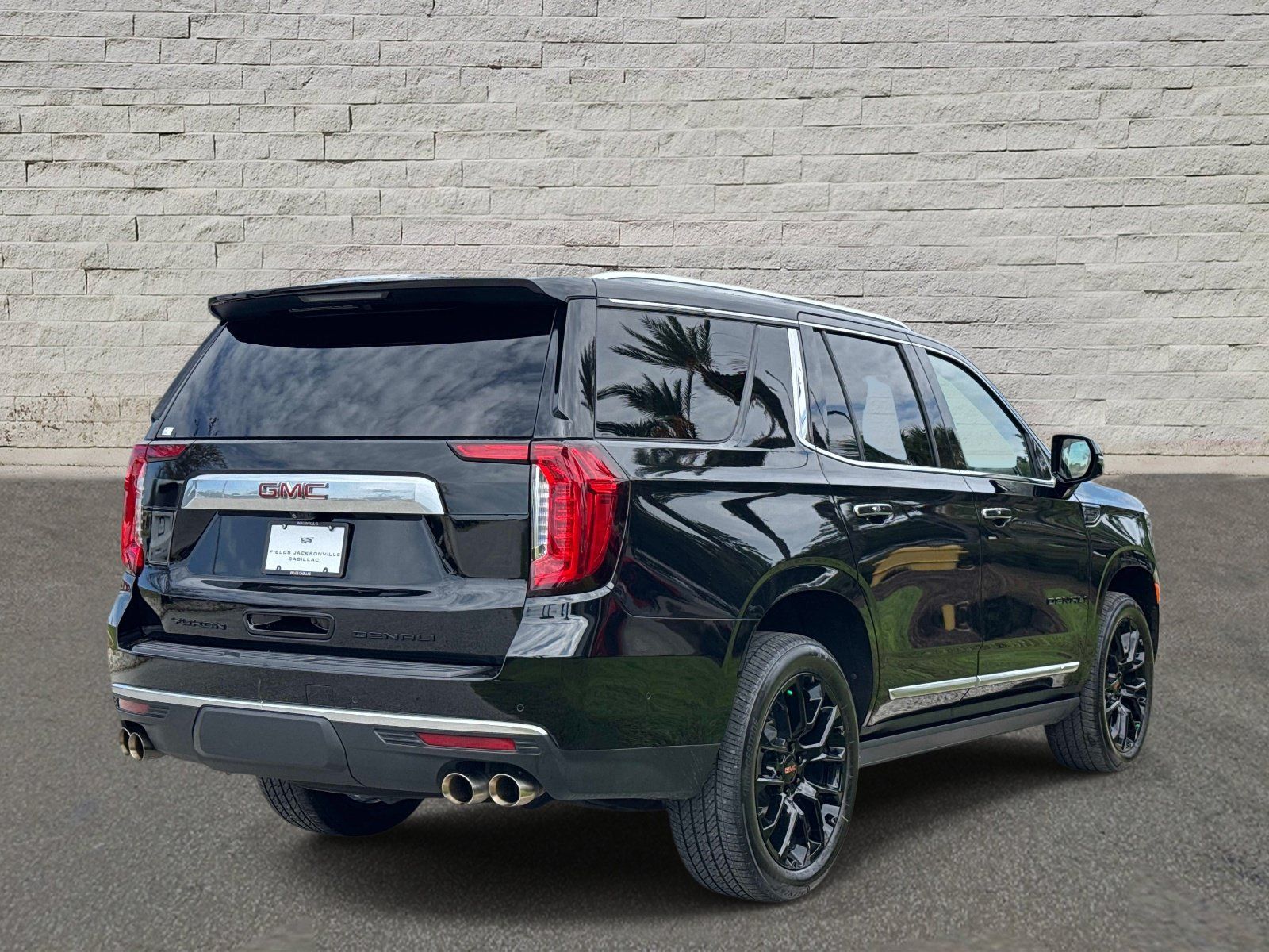 Used 2024 GMC Yukon Denali w/ Advanced Technology Package AWD/4WD image 5