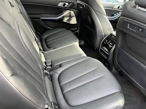 Used 2022 BMW X7 xDrive40i w/ Premium Package image 17