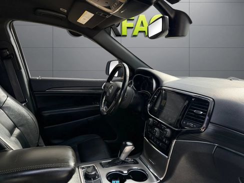Used 2019 Jeep Grand Cherokee Limited AWD/4WD image 25