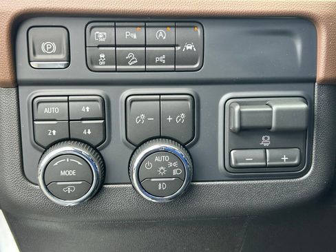 New 2026 Chevrolet Suburban High Country AWD/4WD image 32