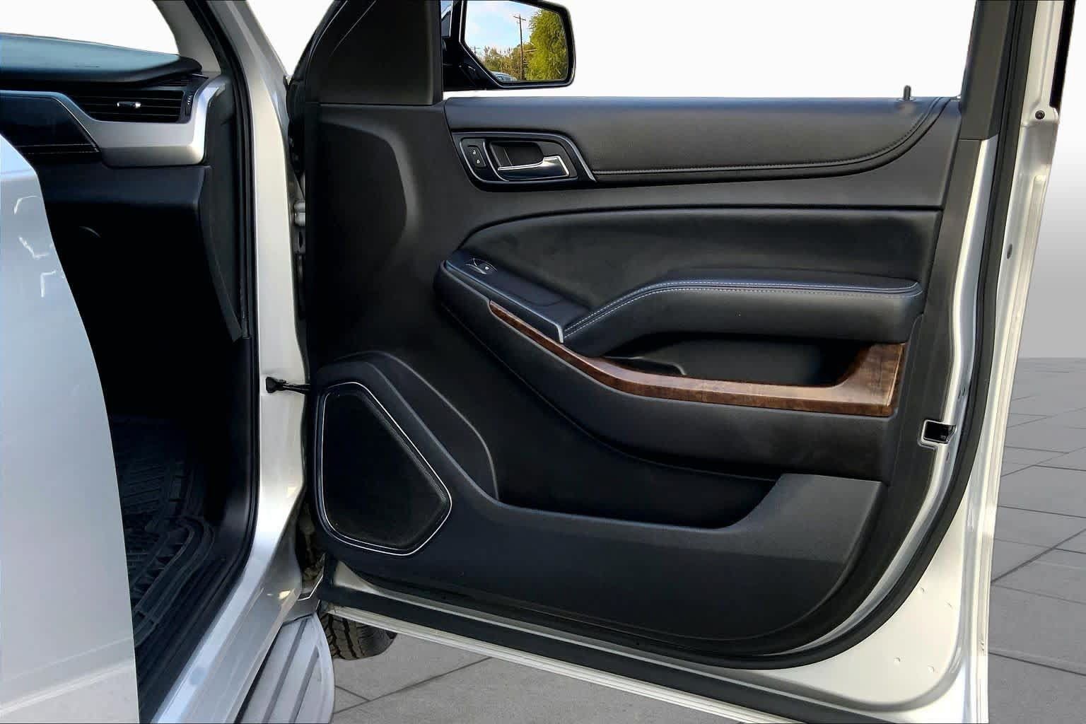 Used 2015 Chevrolet Suburban LS RWD image 22