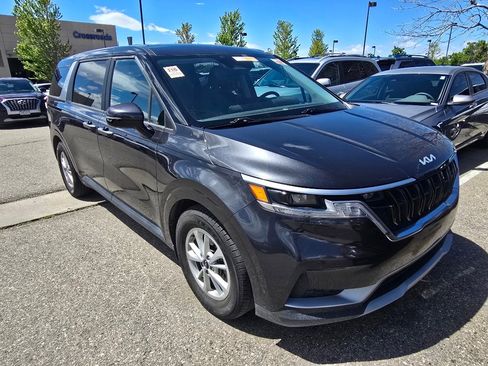 Used 2022 Kia Carnival LX FWD image 7