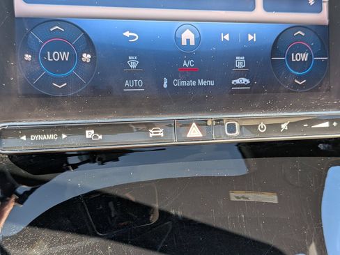 Used 2023 Mercedes-Benz GLC 300 4MATIC w/ Exclusive Trim Package image 25
