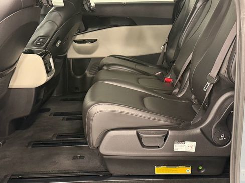 Used 2022 Kia Carnival SX image 25
