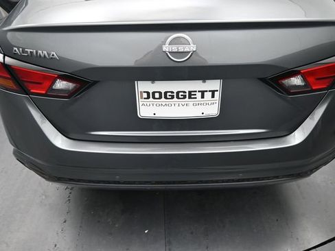 Used 2025 Nissan Altima 2.5 SV image 10