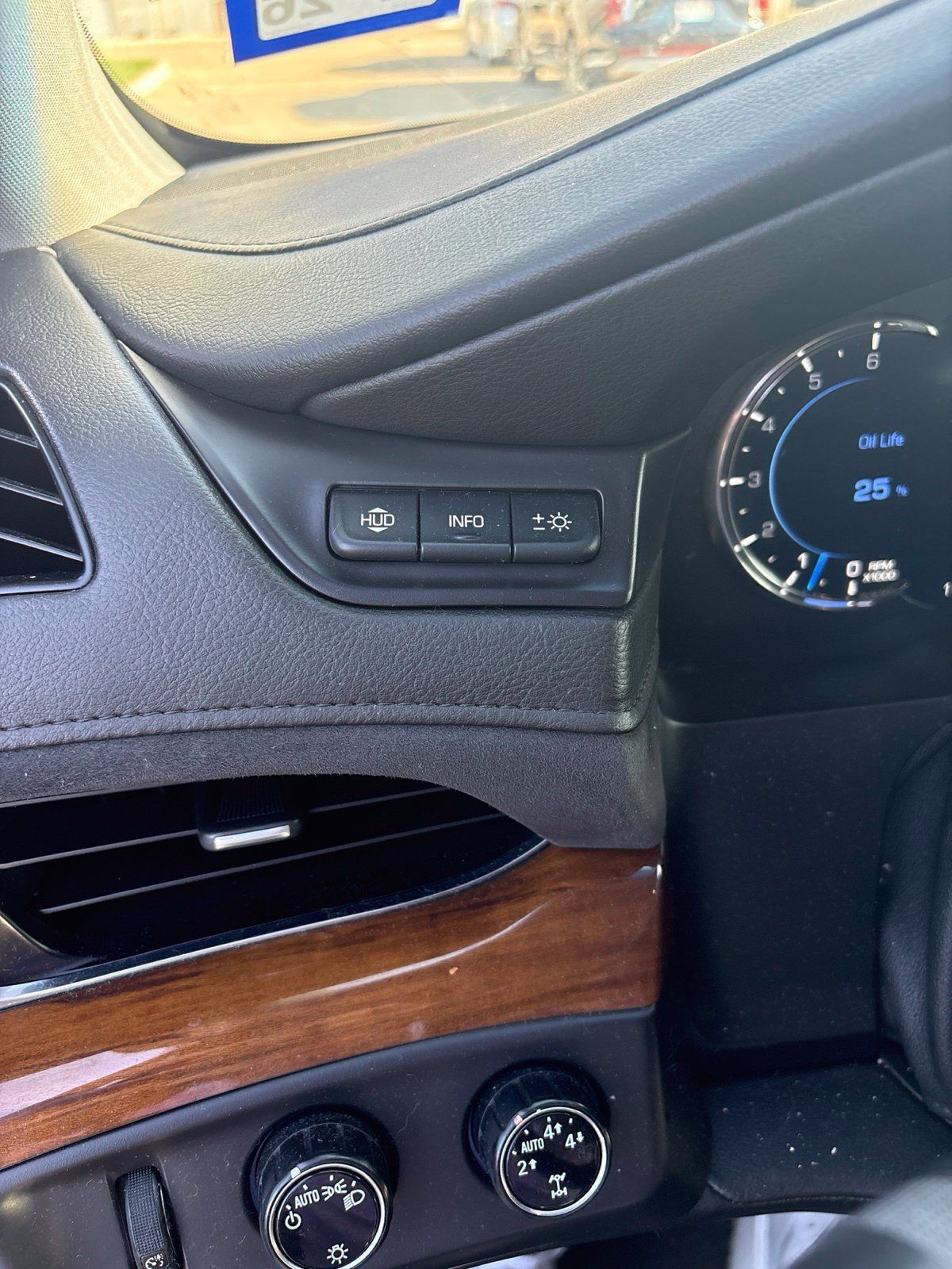 Used 2016 Cadillac Escalade Luxury AWD/4WD image 9