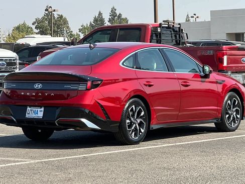 Used 2024 Hyundai Sonata SEL FWD image 2