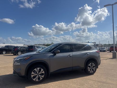 Certified 2021 Nissan Rogue SV image 13