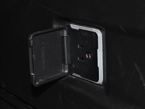 Used 2024 GMC Yukon SLE image 36