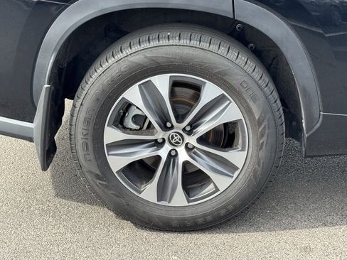 Used 2024 Toyota Highlander XLE image 20