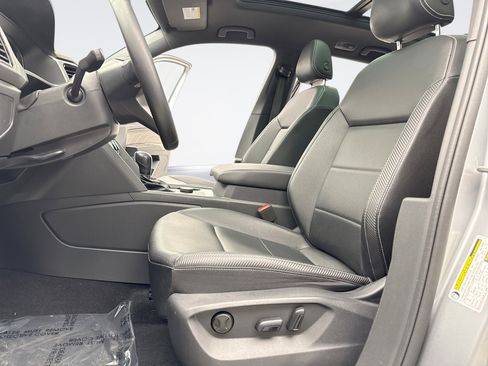 Used 2022 Volkswagen Atlas Cross Sport SE image 11