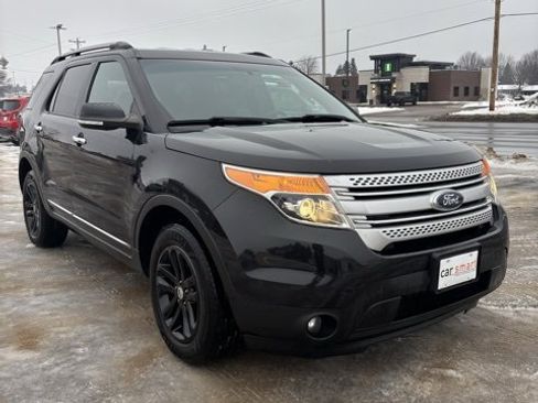 Used 2015 Ford Explorer XLT w/ Equipment Group 202B image 1