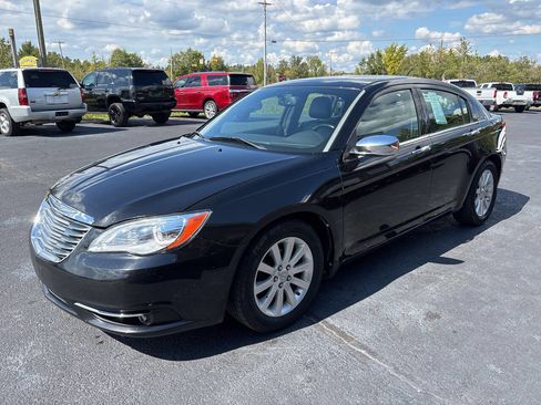 Used 2013 Chrysler 200 Limited image 1