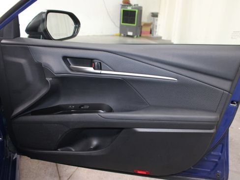 Used 2025 Toyota Camry SE FWD image 37