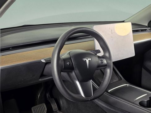 Used 2023 Tesla Model Y Long Range image 9