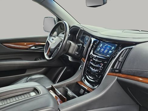 Used 2019 Cadillac Escalade ESV Premium Luxury image 27