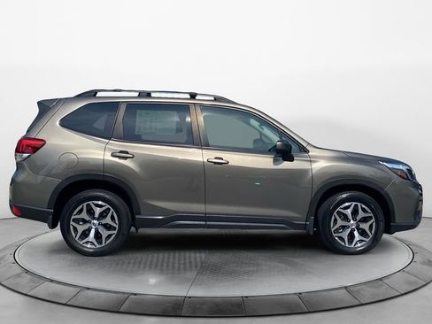 Used 2021 Subaru Forester Premium w/ Popular Package #1 AWD/4WD image 6