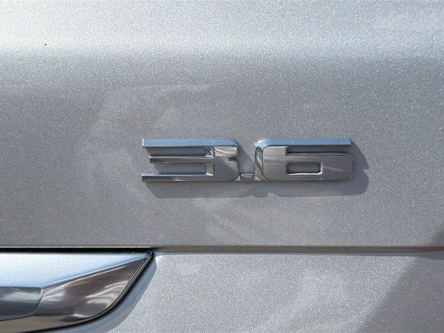 Used 2018 Cadillac XT5 Luxury w/ Driver Awareness Package image 11