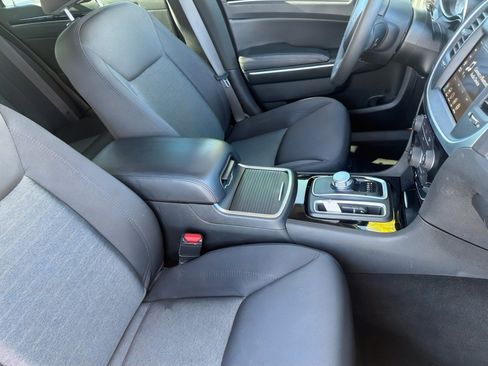 Used 2023 Chrysler 300 Touring w/ Sport Appearance Package image 9