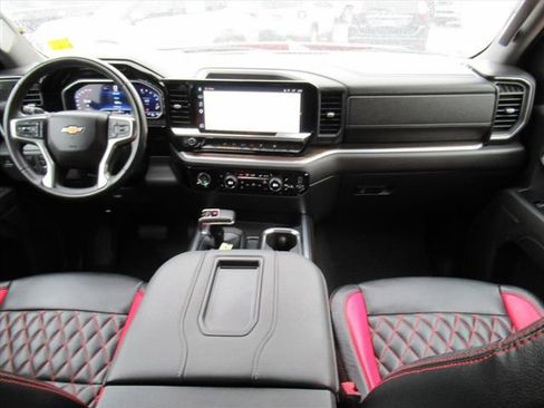 Used 2022 Chevrolet Silverado 1500 LT w/ Protection Package RWD image 11