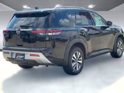 New 2025 Nissan Pathfinder SL image 9