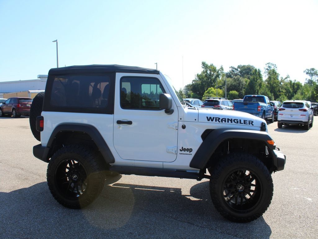 Used 2022 Jeep Wrangler Sport AWD/4WD image 5