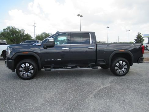 Used 2024 GMC Sierra 2500 Denali w/ Denali Reserve Package AWD/4WD image 4