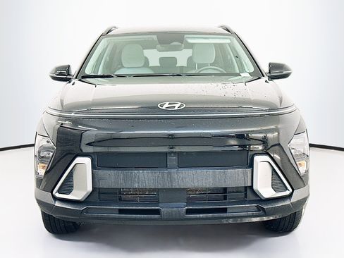 Used 2025 Hyundai Kona SEL image 2