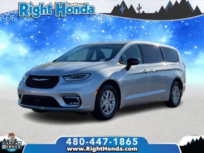 Used 2024 Chrysler Pacifica Touring-L