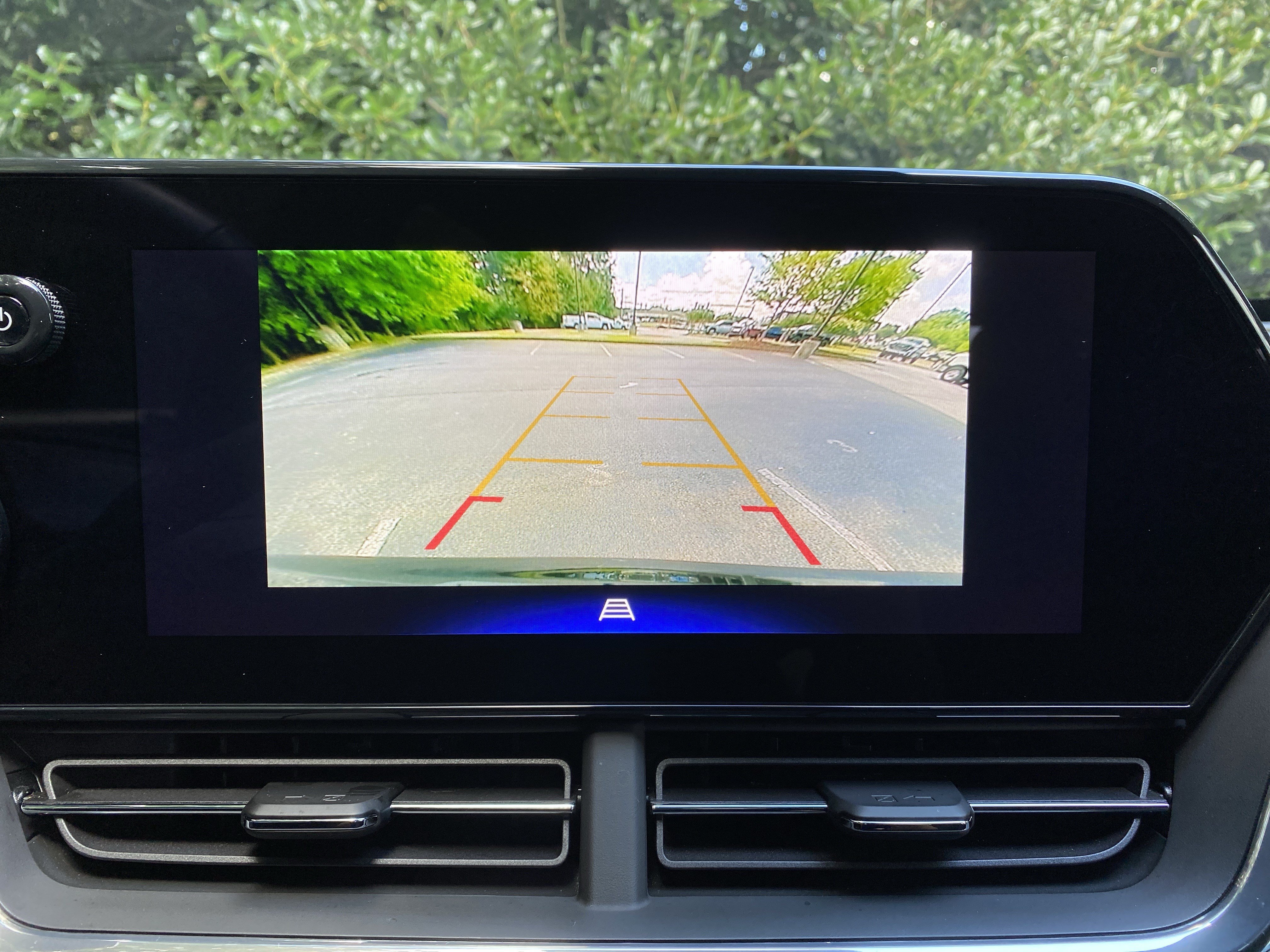 Used 2025 Chevrolet Trax RS w/ Sunroof Package FWD image 25