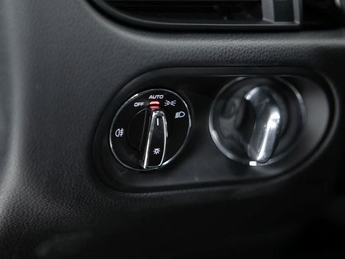 Certified 2021 Porsche Macan image 20