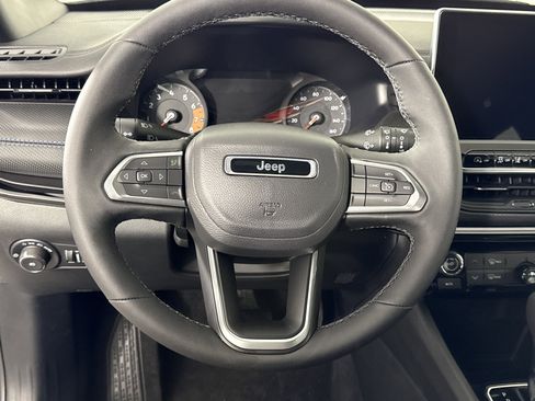 New 2026 Jeep Compass Latitude image 13