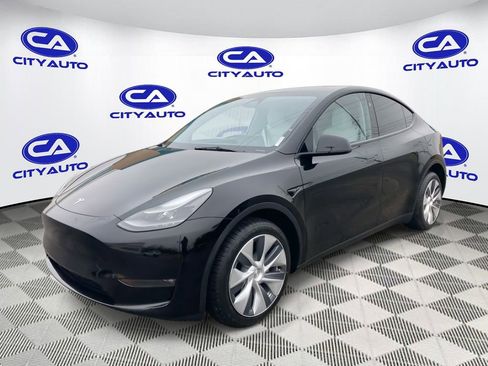 Used 2023 Tesla Model Y Long Range image 7