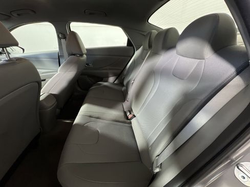 Used 2023 Hyundai Elantra SE w/ Cargo Package image 23