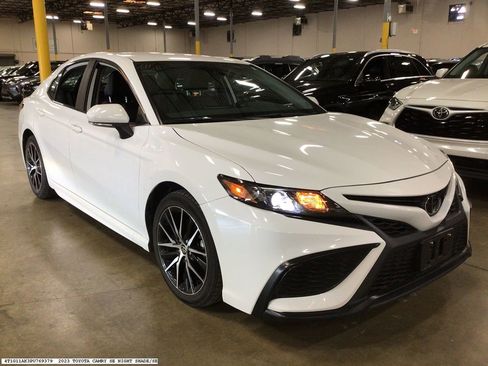 Used 2023 Toyota Camry SE image 6