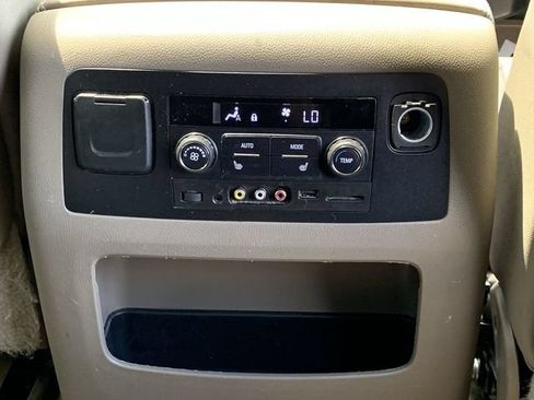 Used 2016 GMC Yukon XL SLT w/ Premium Edition AWD/4WD image 34