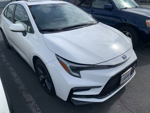 Used 2024 Toyota Corolla SE w/ SE Package FWD image 4