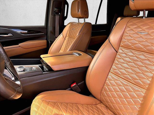 Used 2023 Cadillac Escalade Premium Luxury AWD/4WD image 27